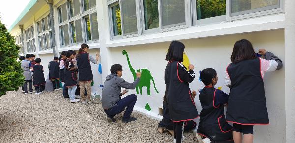 학교공간혁신 프로젝트 벽화그리기